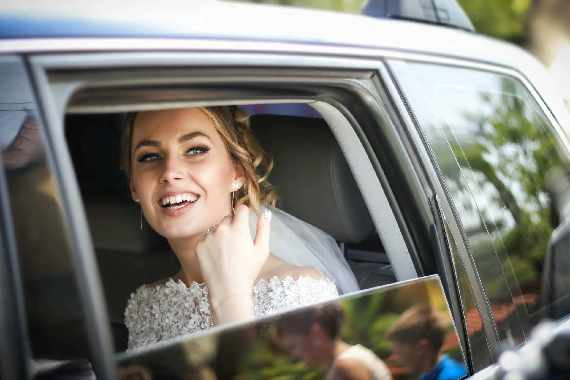 Getrouwde vrouw in auto